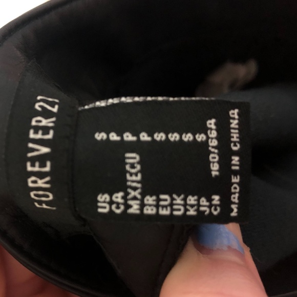 Forever 21 Leather Zipped Mini Skirt - Picture 2 of 2